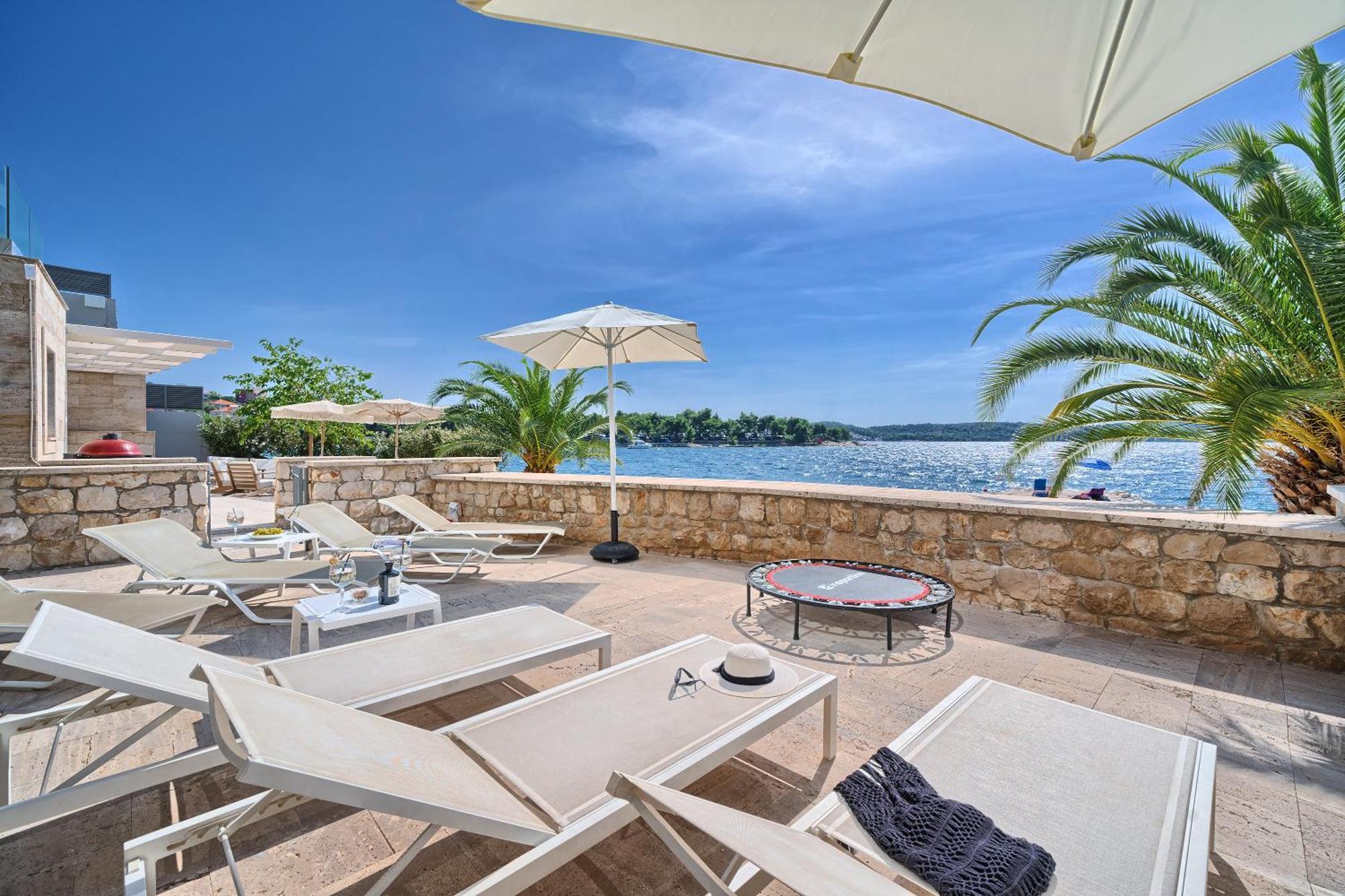 Livingstone Beach House Трогир Екстериор снимка