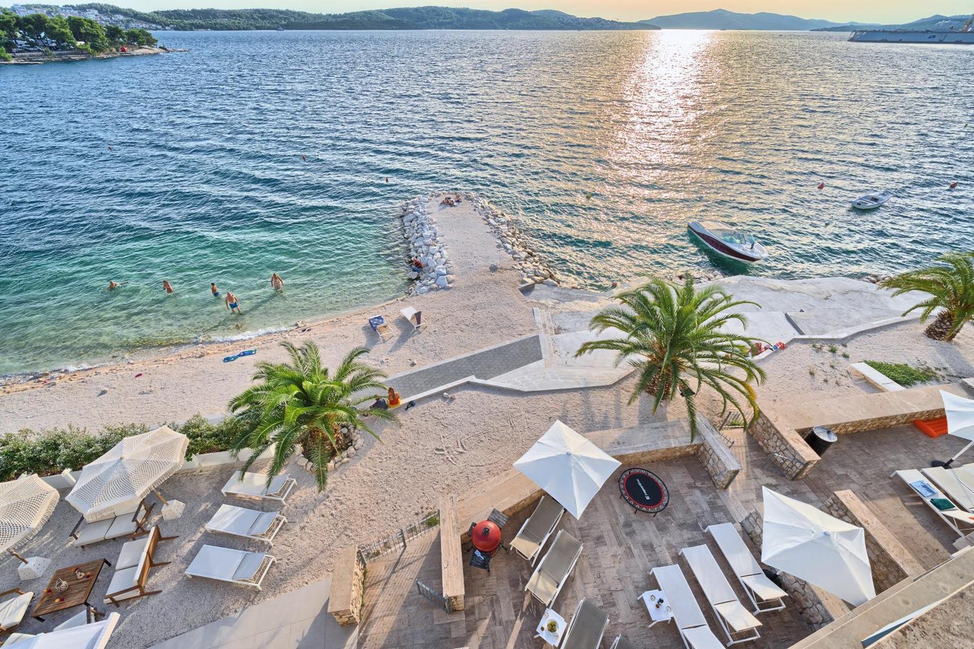 Livingstone Beach House Трогир Екстериор снимка