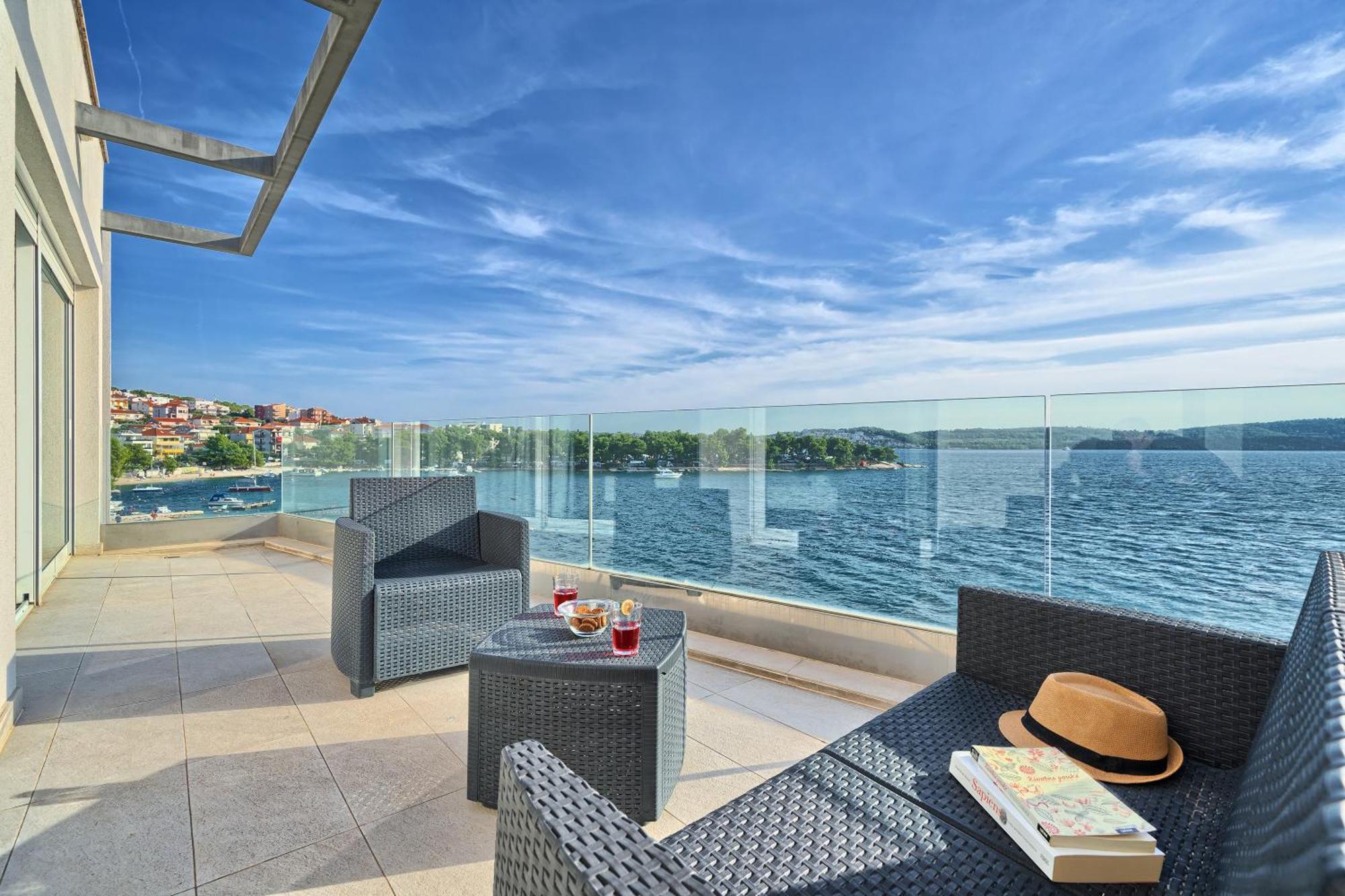 Livingstone Beach House Трогир Стая снимка