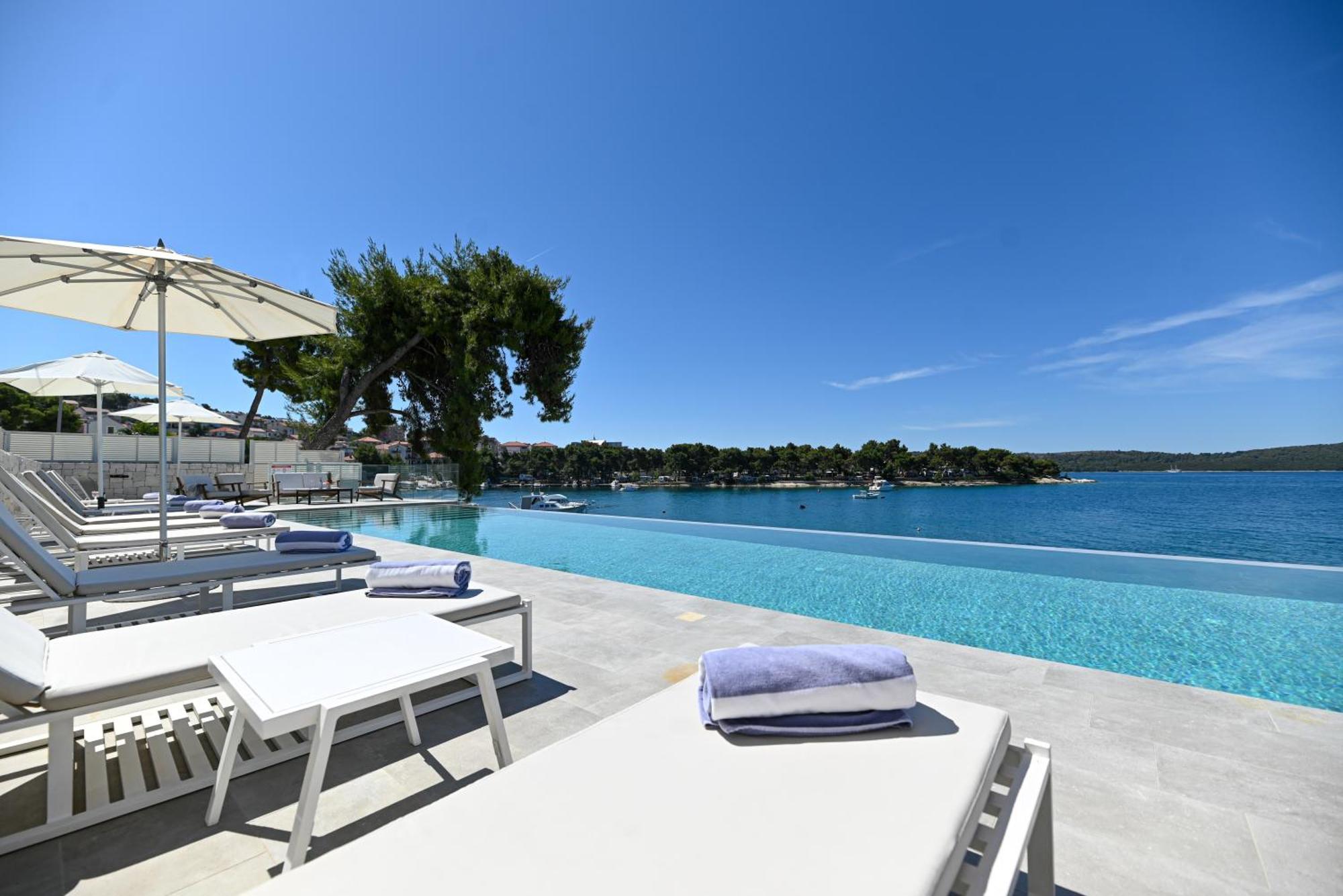 Livingstone Beach House Трогир Екстериор снимка